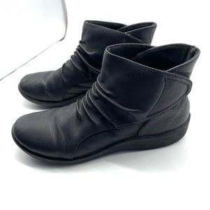 Clarks ankle boots Cloudsteppers Blk Leather adjustable strap SZ 7.5 Worn Once